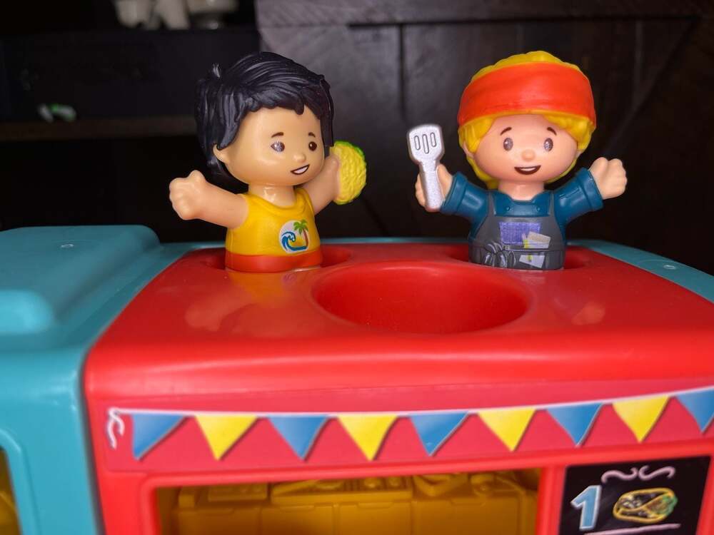 Fisher-Price Little People Serve It Up Food Truck Musical Toy with 2 Figures - Picture 2 of 8